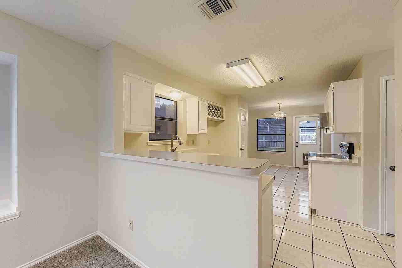 325 Leisure Ln - Photo 6 of 31