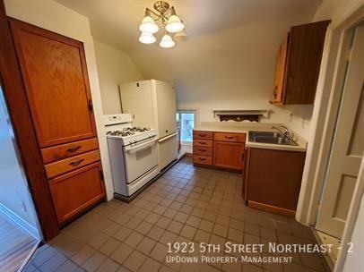 1923 5th St Ne #2 - Photo 2 of 11