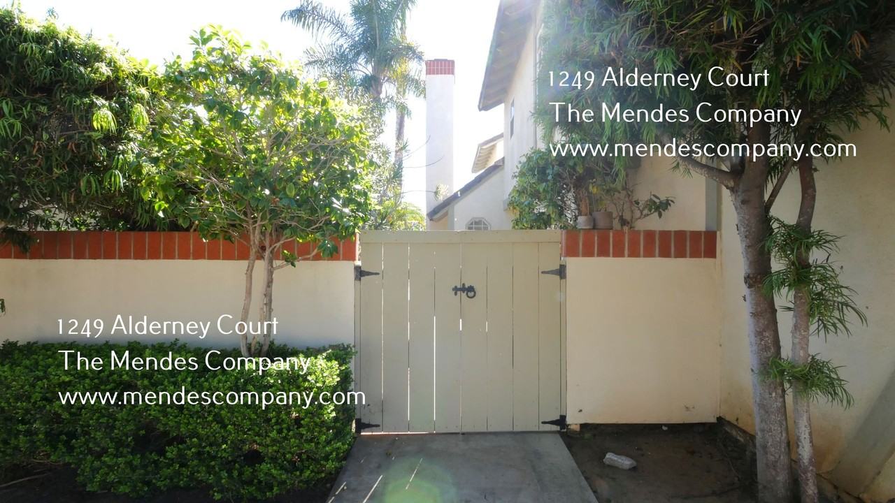 1249 Alderney Ct - Photo 3 of 36