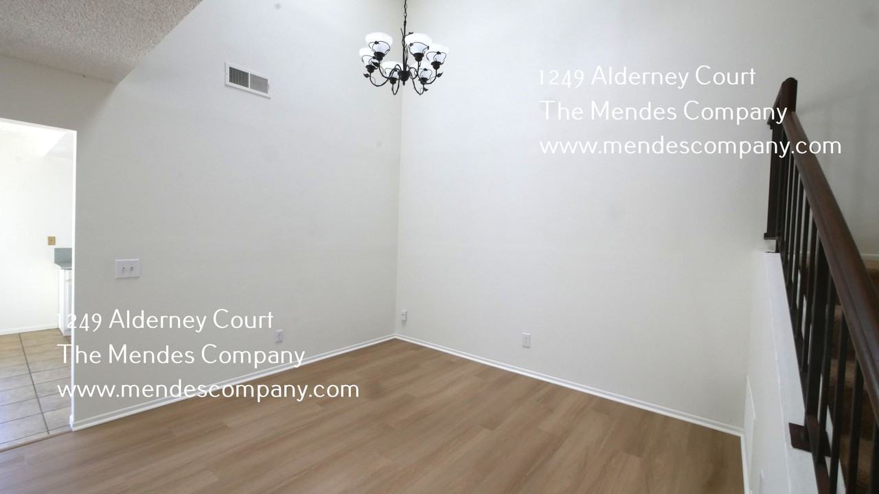 1249 Alderney Ct - Photo 5 of 36