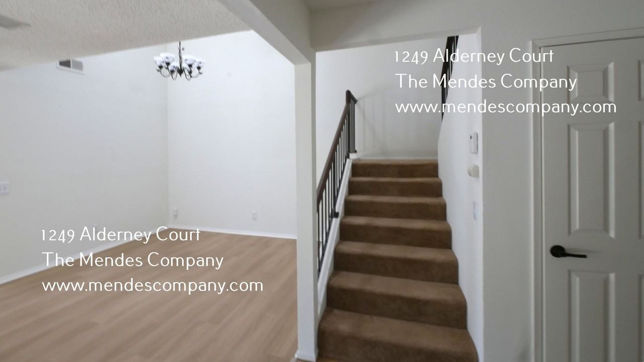 1249 Alderney Ct - Photo 6 of 36