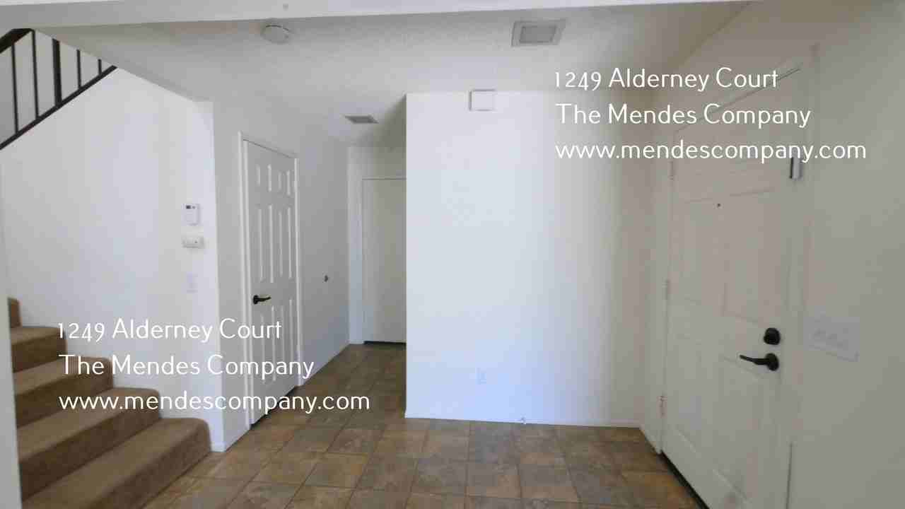 1249 Alderney Ct - Photo 7 of 36