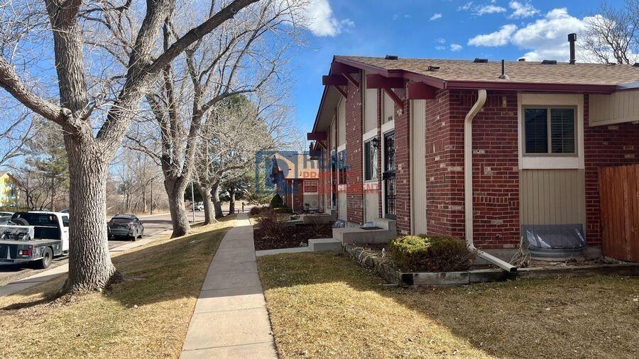 7056 W Portland Ave - Photo 2 of 23