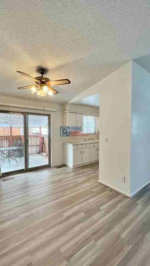 7056 W Portland Ave - Photo 3 of 23