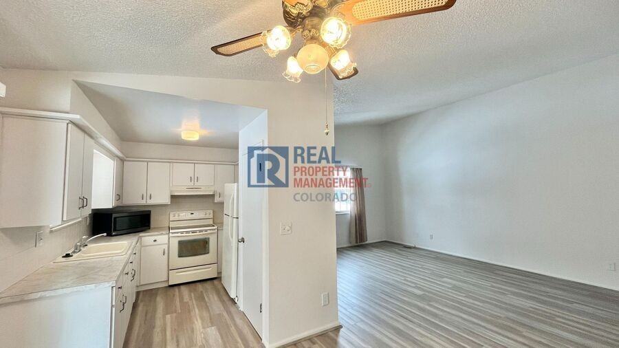 7056 W Portland Ave - Photo 5 of 23