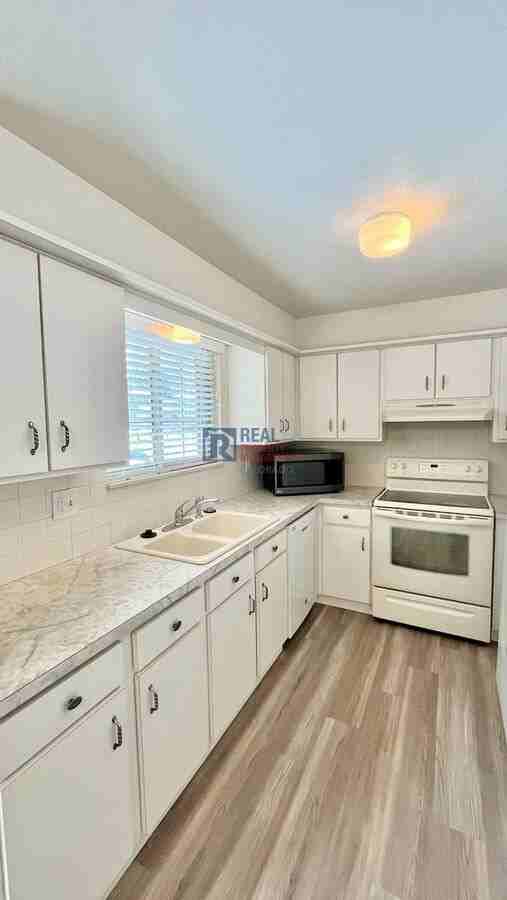 7056 W Portland Ave - Photo 6 of 23