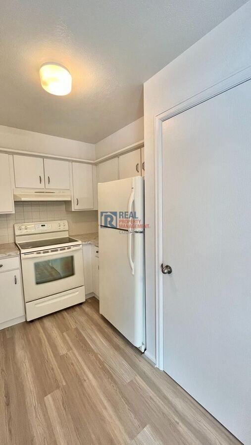 7056 W Portland Ave - Photo 7 of 23