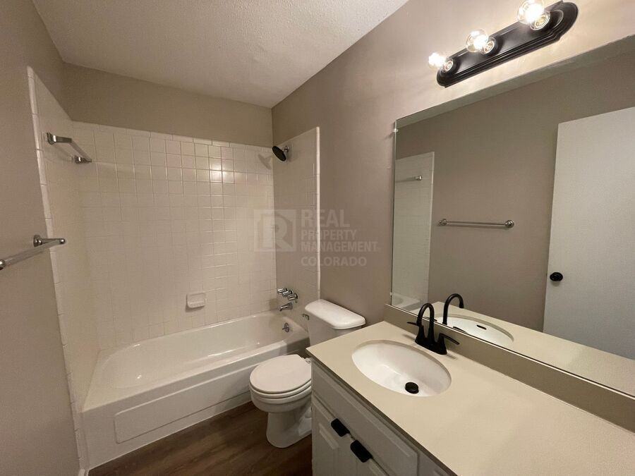 7110 S Gaylord St Apt J2 - Photo 6 of 14