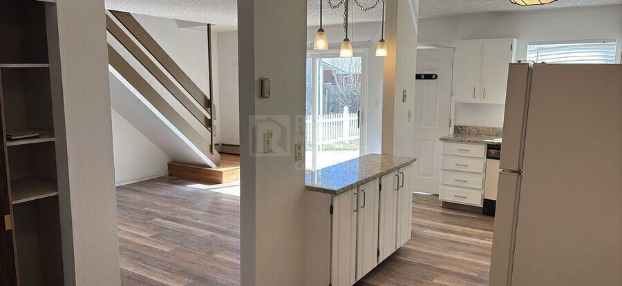 1706 E 17th St - Photo 4 of 19