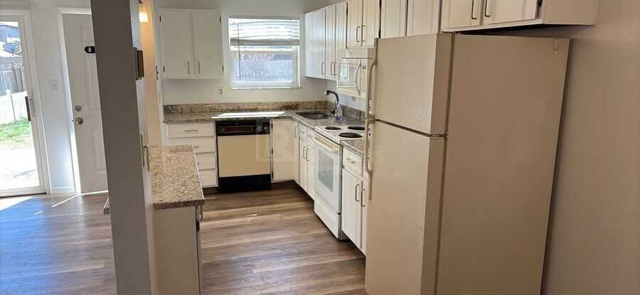 1706 E 17th St - Photo 5 of 19