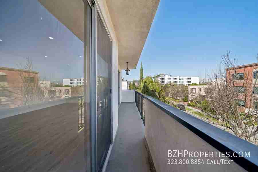 333 S Elm Dr #204 - Photo 6 of 30