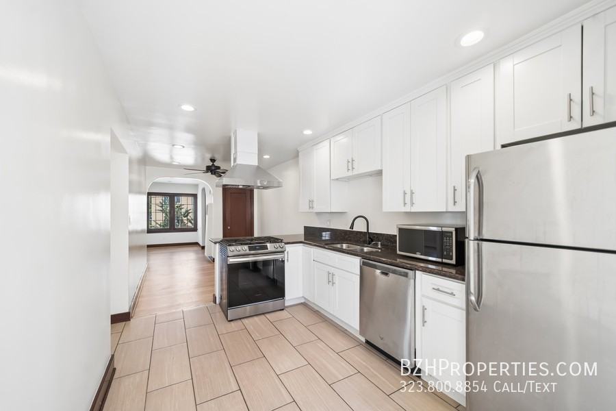 7946 Fountain Ave - Photo 3 of 40