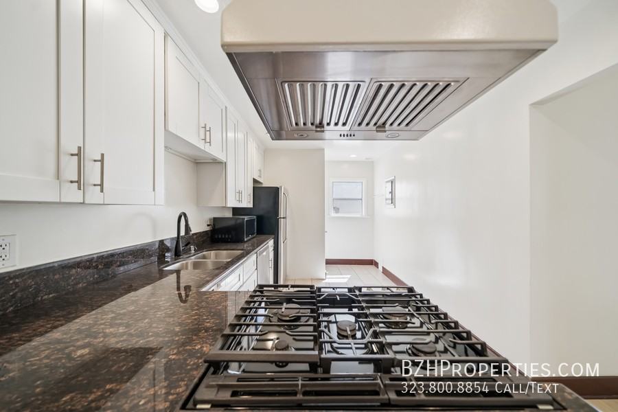 7946 Fountain Ave - Photo 7 of 40