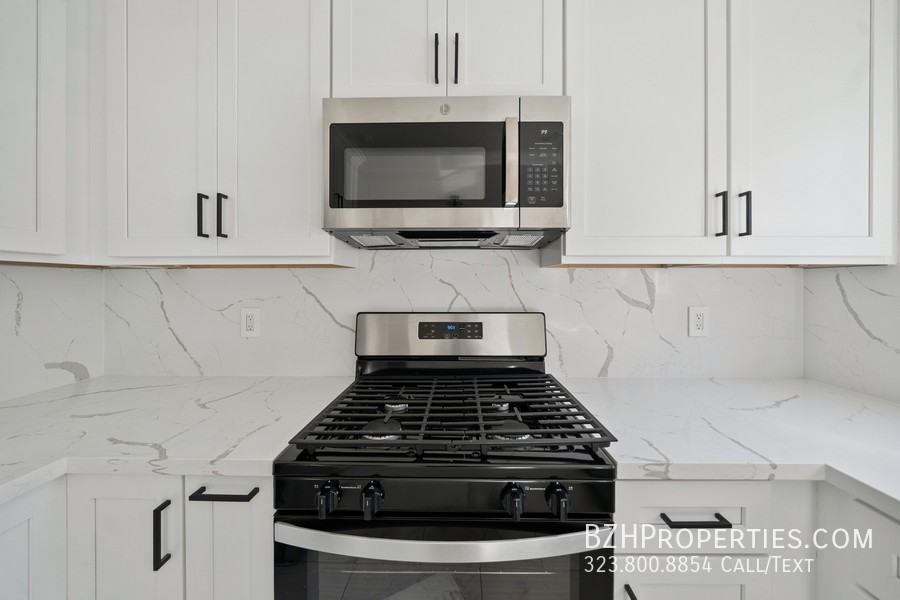 1027 N Gardner St - Photo 3 of 24