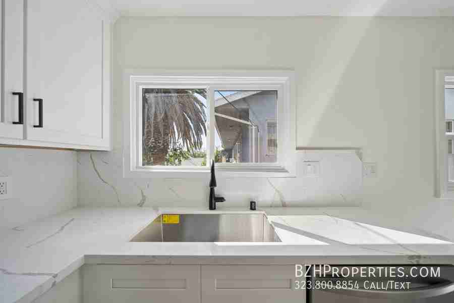 1027 N Gardner St - Photo 4 of 24