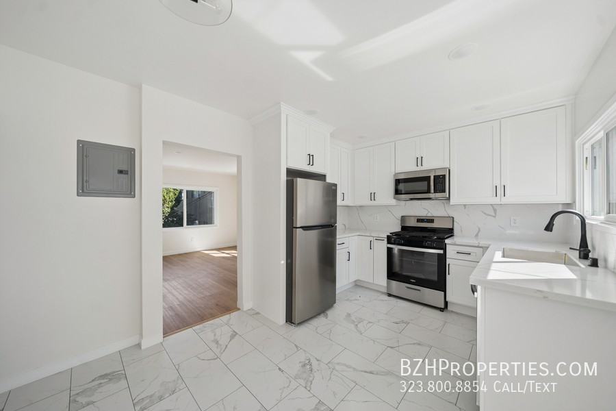 1027 N Gardner St - Photo 5 of 24