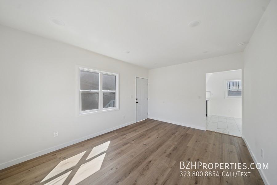 1027 N Gardner St - Photo 7 of 24