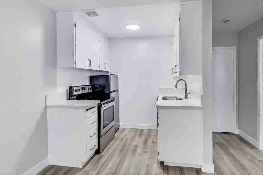 187 Montecito Ave #106 - Photo 4 of 21