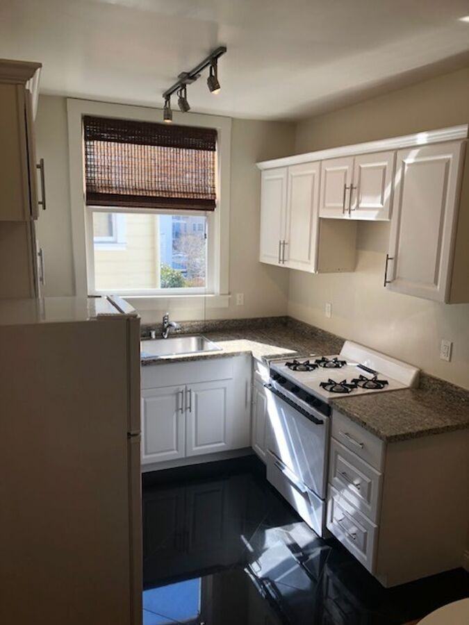 3155 Broderick St #307 - Photo 5 of 49