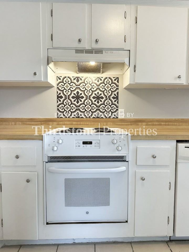 4390 Herschel St #3 - Photo 6 of 30