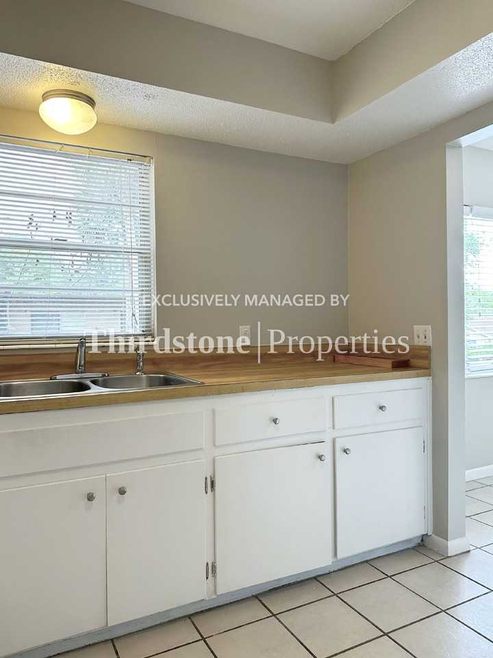 4390 Herschel St #3 - Photo 7 of 30