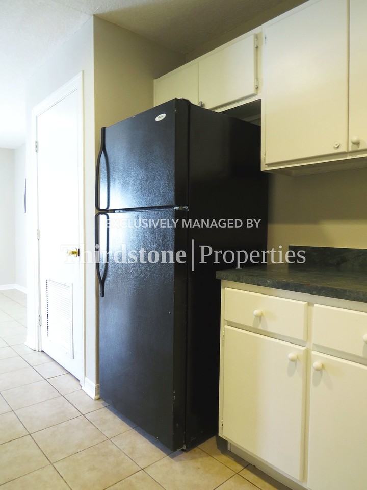 481 E 44th St #B - Photo 6 of 13