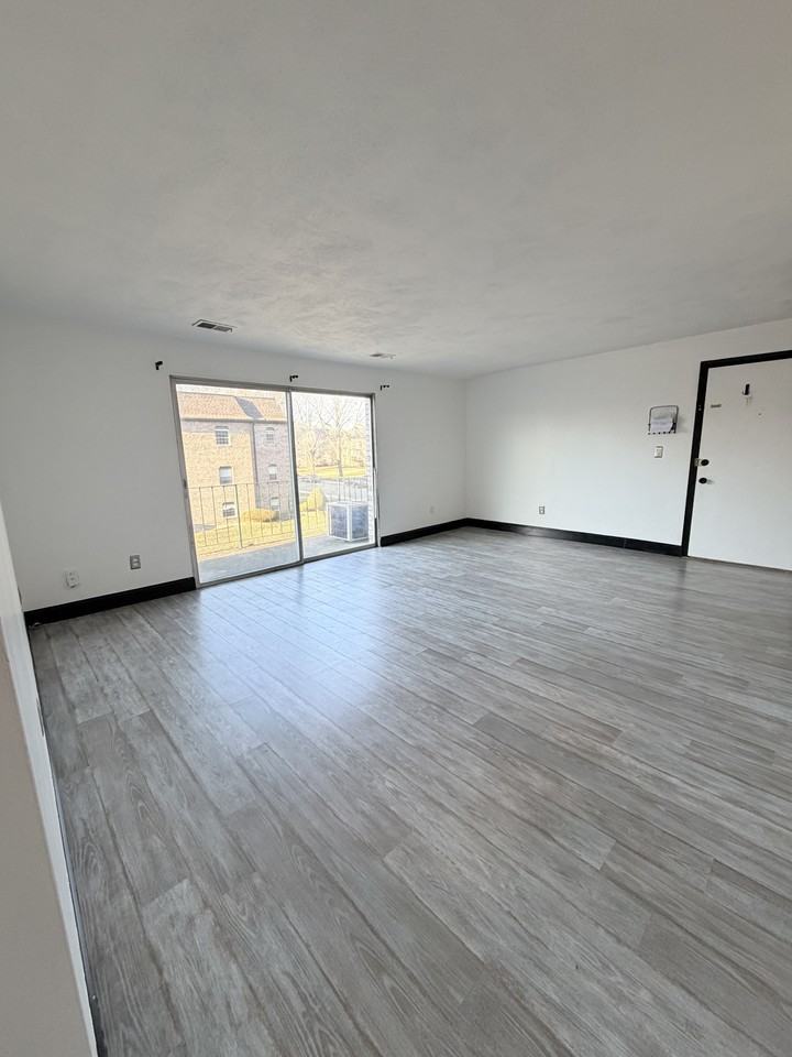 113 Oak Ln #12 - Photo 2 of 8