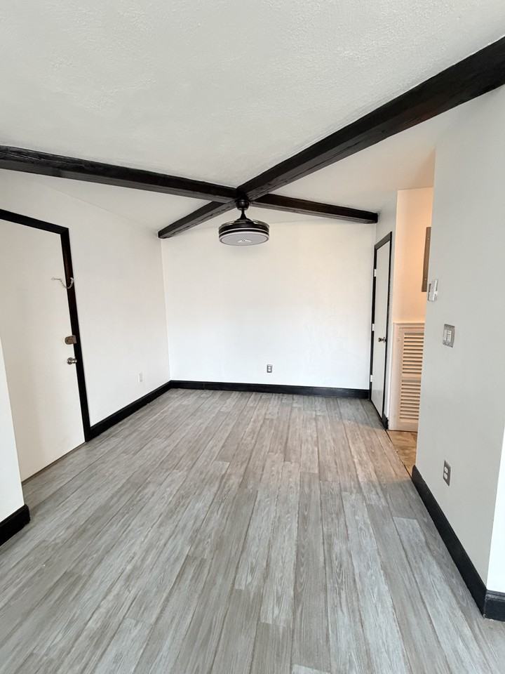 113 Oak Ln #12 - Photo 3 of 8