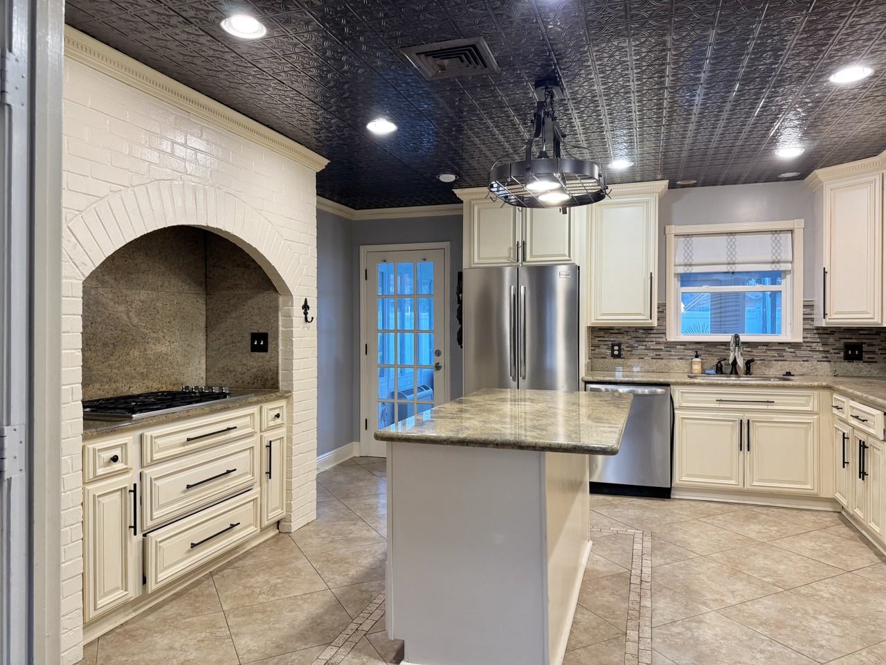 204 Fort Jackson St #NA - Photo 2 of 15