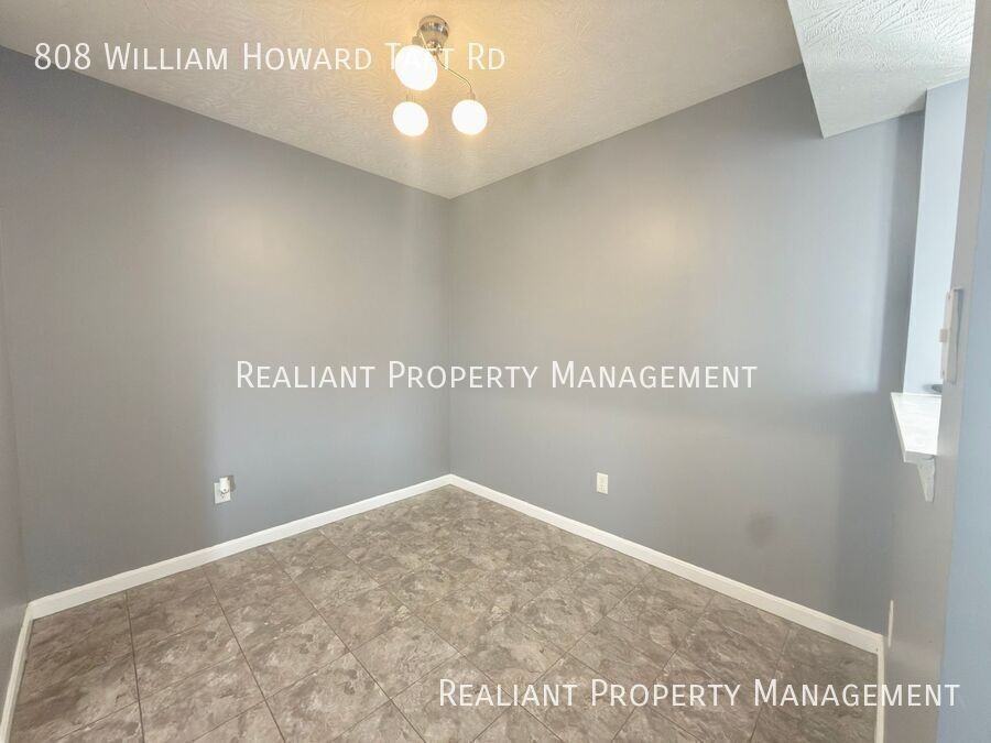 808 William Howard Taft Rd - Photo 7 of 24