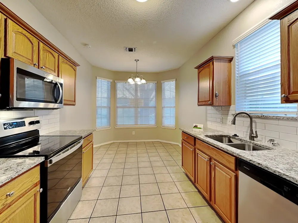 3933 Overlake Dr #NA - Photo 7 of 11