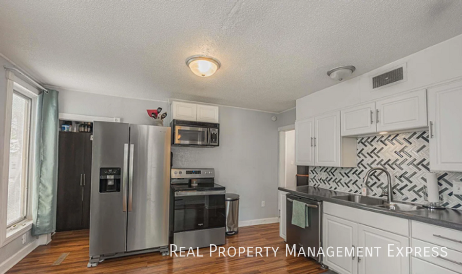 807 W 13th St - Photo 2 of 25