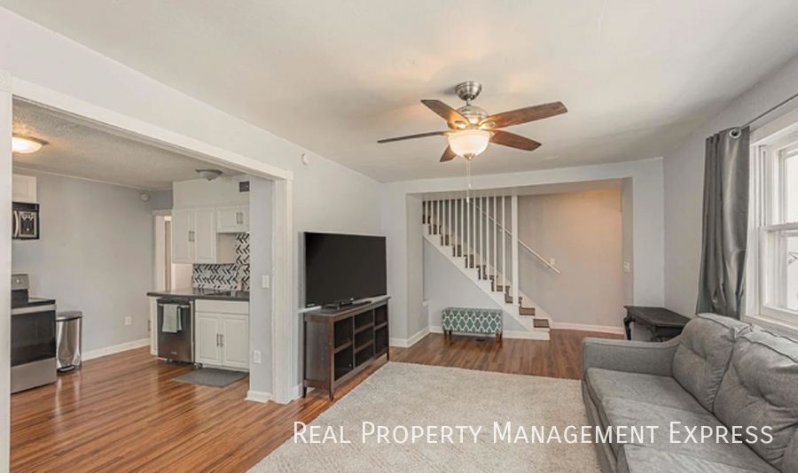 807 W 13th St - Photo 4 of 25