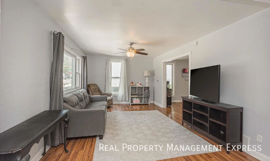 807 W 13th St - Photo 5 of 25