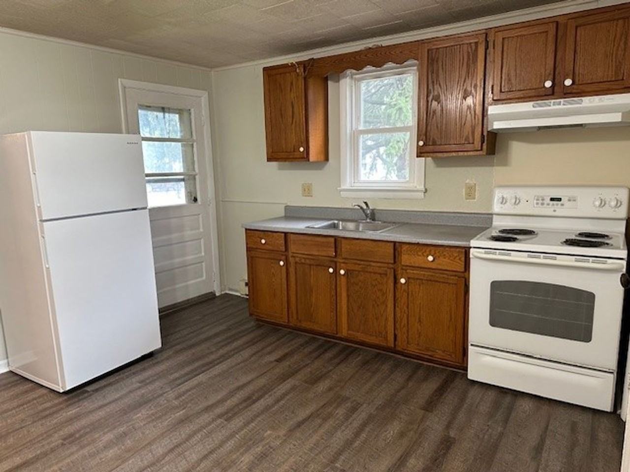 201 S Railroad St #1 - Photo 4 of 7