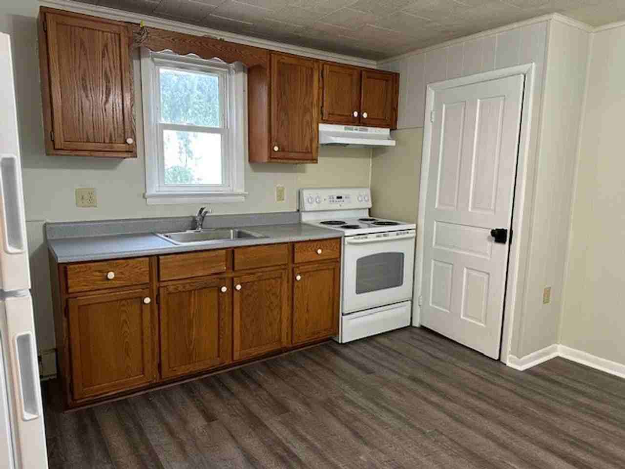 201 S Railroad St #1 - Photo 5 of 7