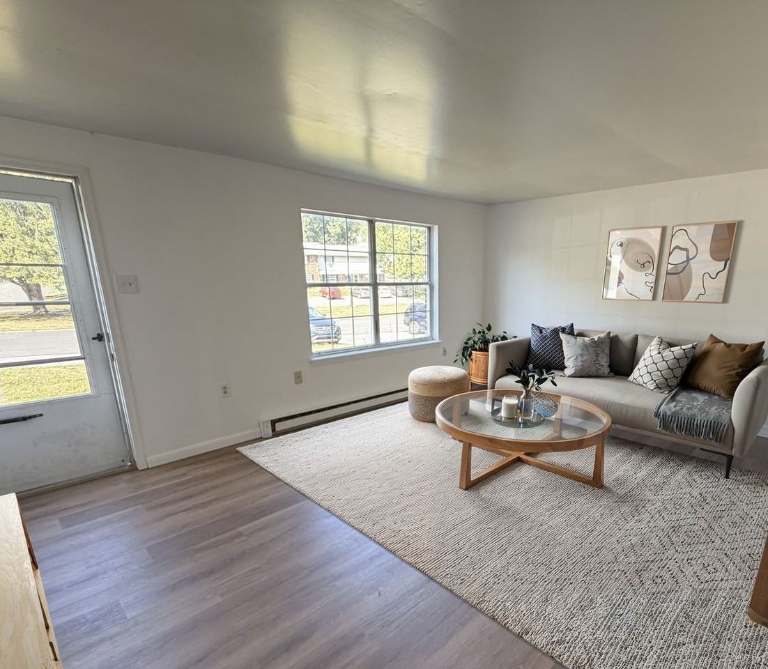 168 Ashford Dr - Photo 2 of 8