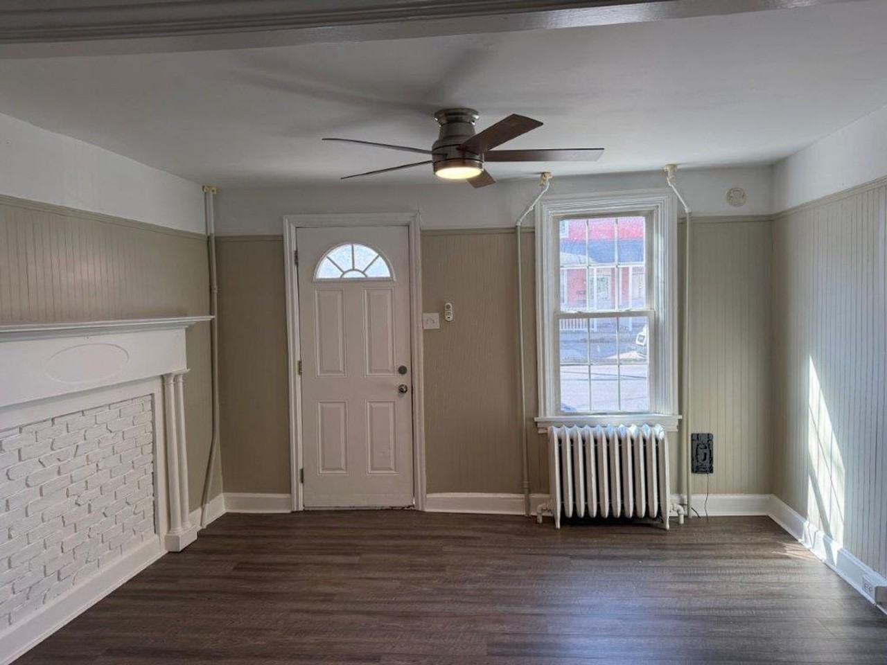 457 N Pitt St - Photo 4 of 41