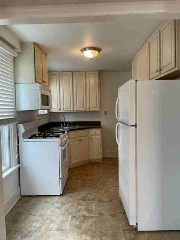 316 Geary Ave #2 - Photo 4 of 10