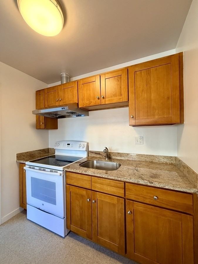 5540 California St #2 - Photo 3 of 9