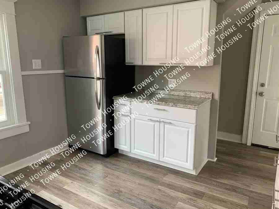 1139 Walden Ave - Photo 3 of 11