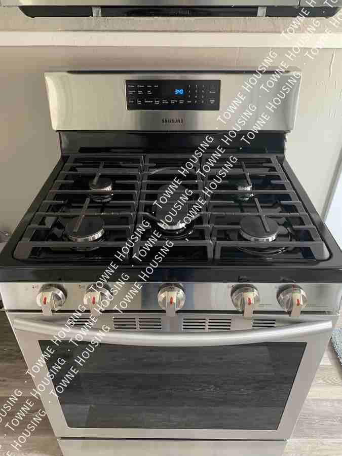 1139 Walden Ave - Photo 4 of 11