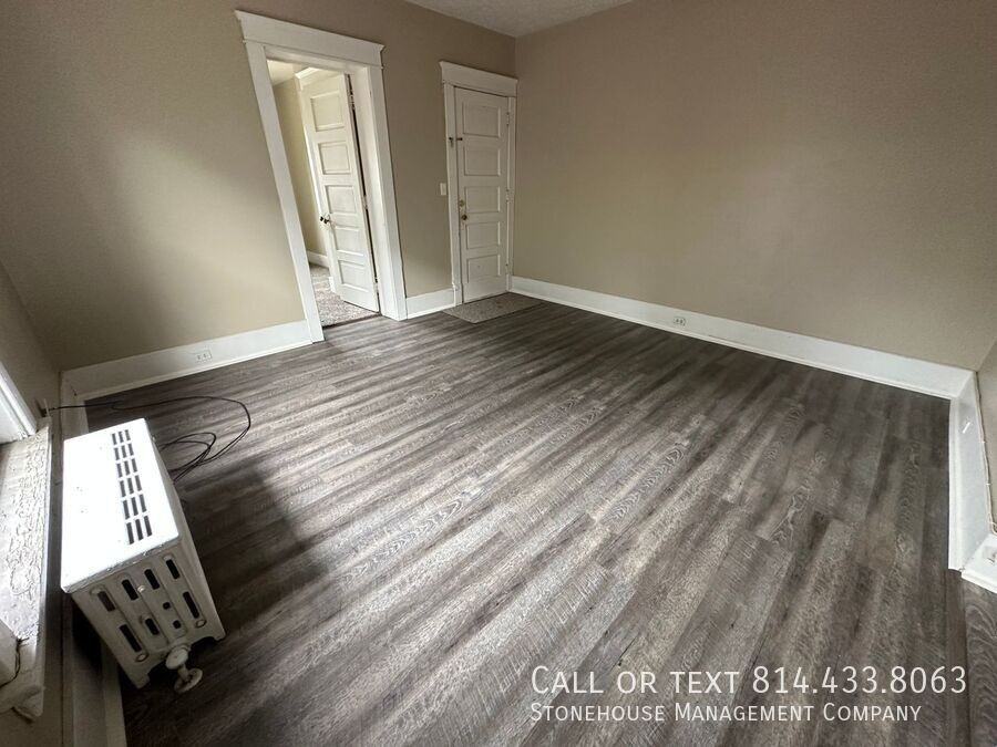 239 E 10th St #4 - Photo 4 of 11