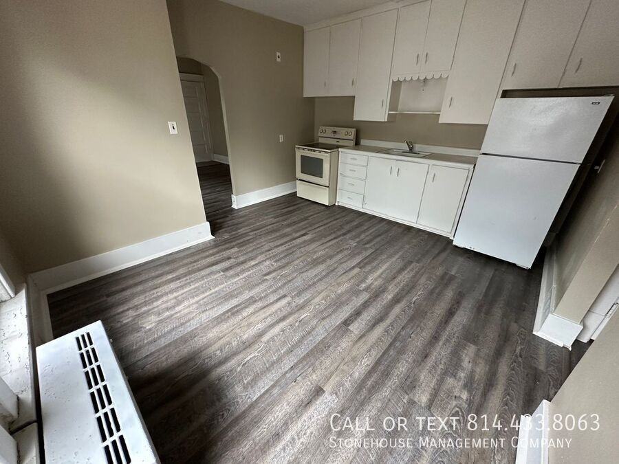 239 E 10th St #4 - Photo 5 of 11