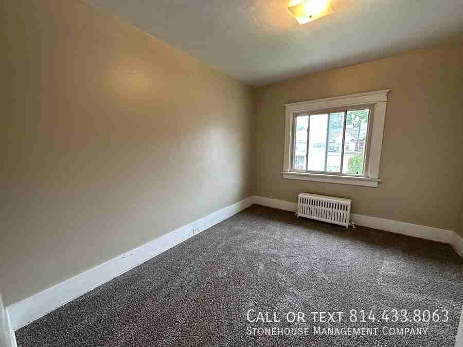 239 E 10th St #4 - Photo 6 of 11