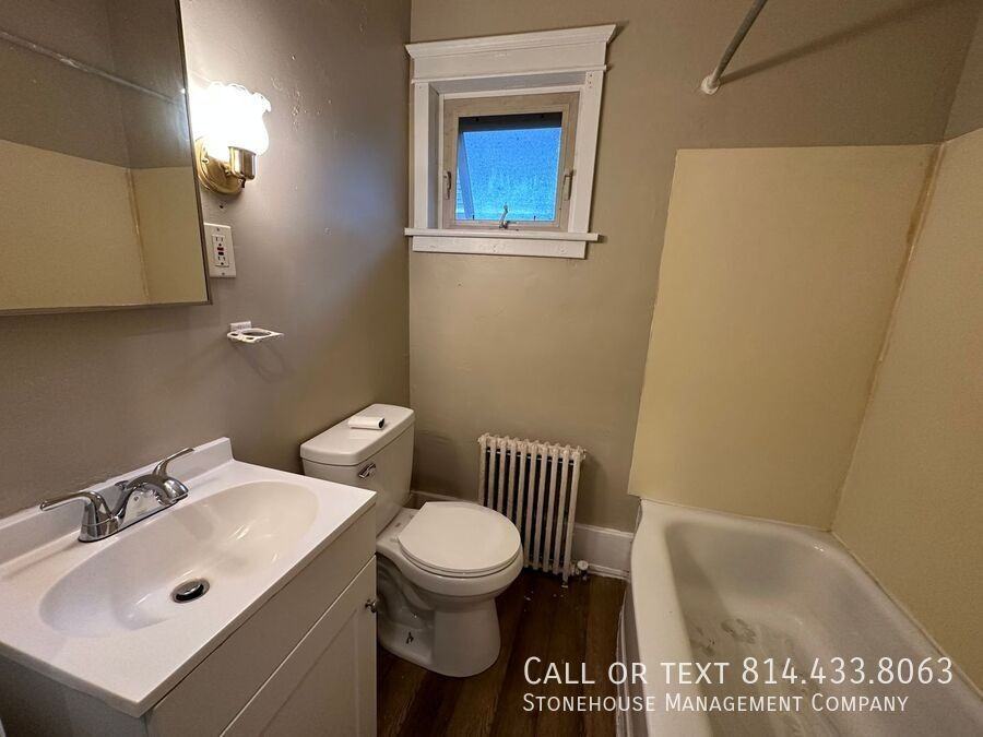 239 E 10th St #4 - Photo 7 of 11