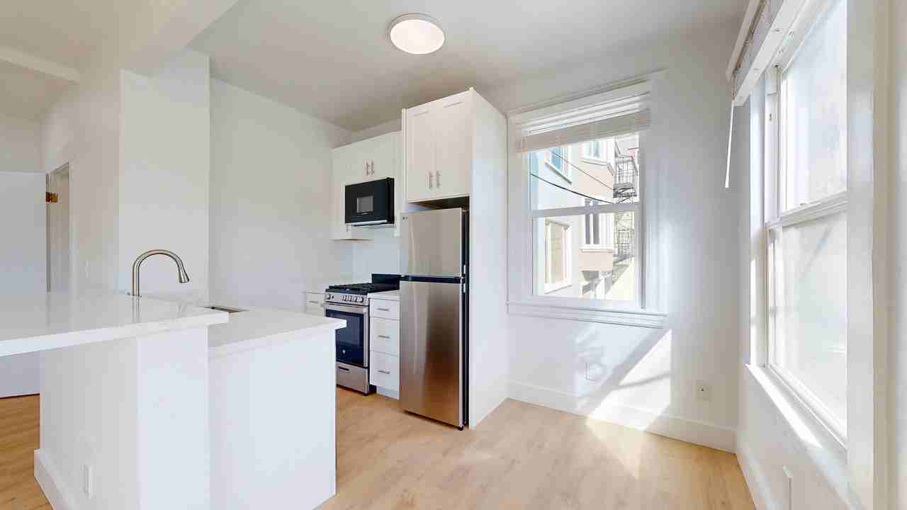 4740 Balboa St #202 - Photo 5 of 12