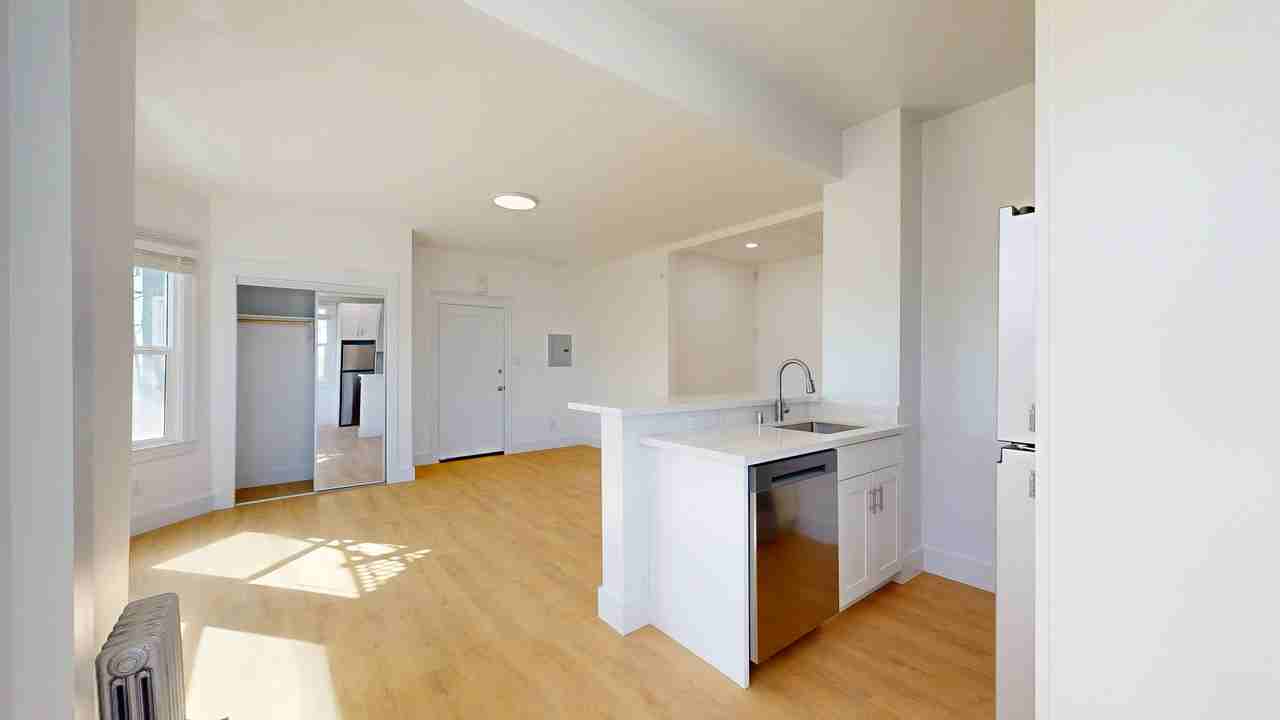 4740 Balboa St #202 - Photo 6 of 12