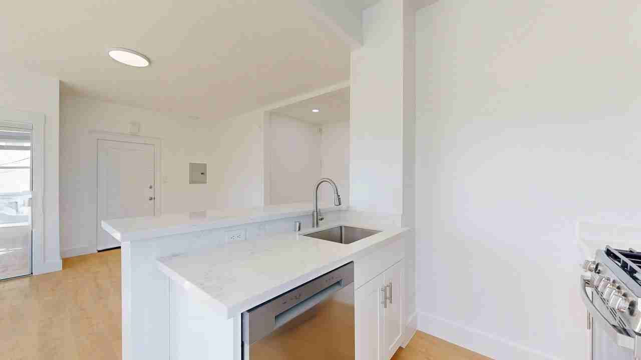 4740 Balboa St #202 - Photo 7 of 12