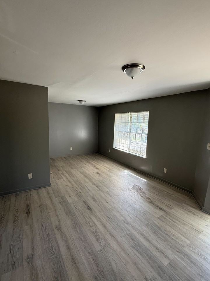 2260 W Mcdowell Rd - Photo 3 of 11